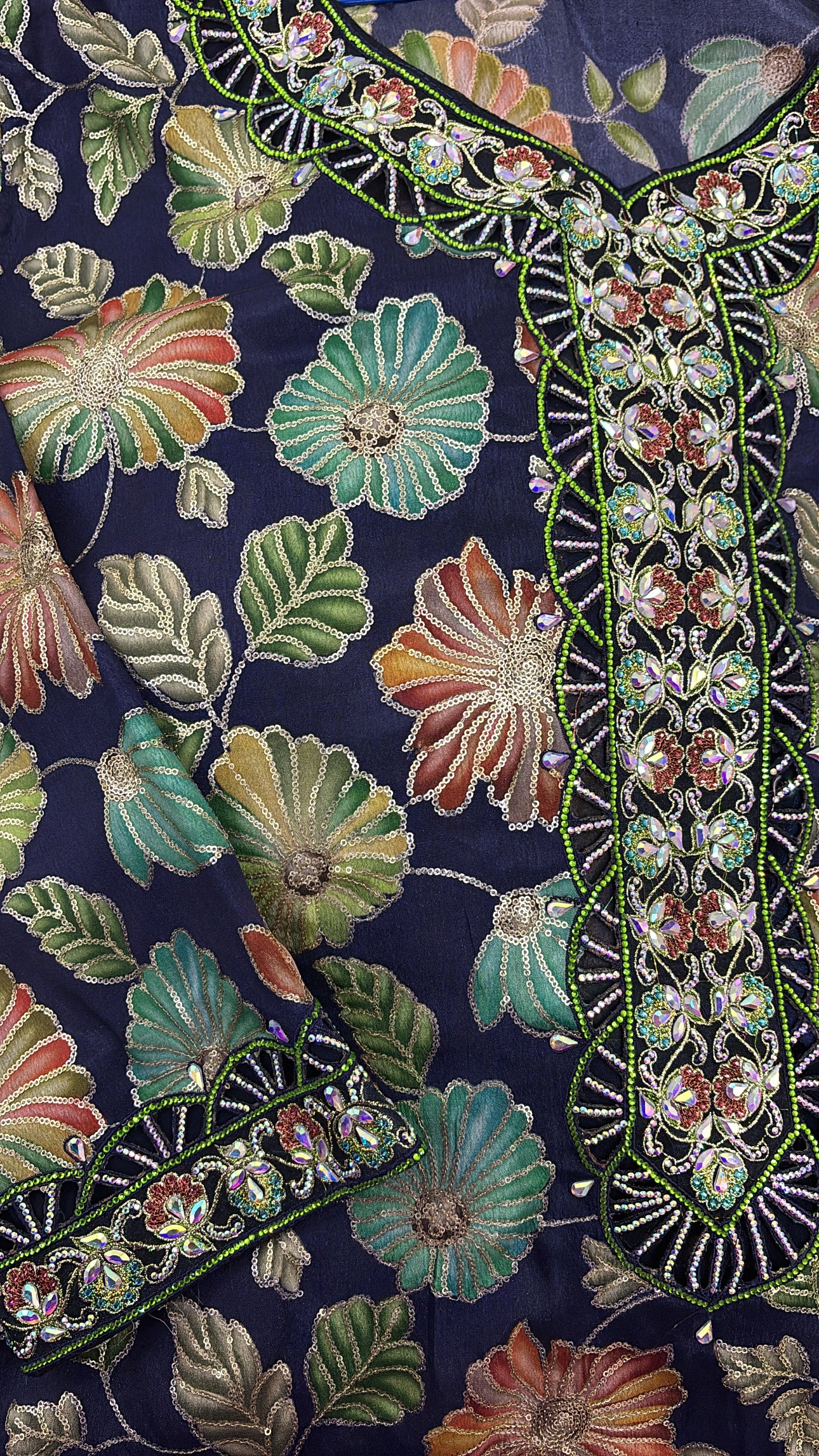 مخروز كحلي فصوص